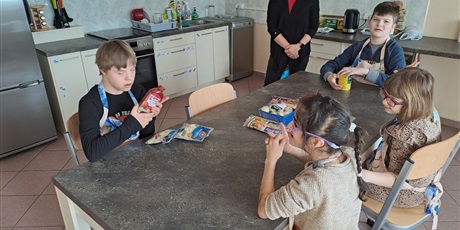 Powiększ grafikę: dzien-pizzy-w-klasie4b-422142.jpg