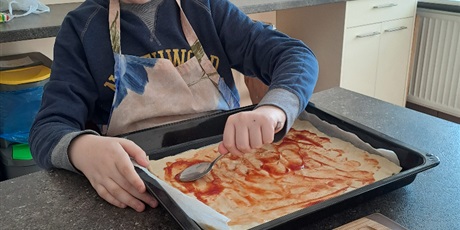 Powiększ grafikę: dzien-pizzy-w-klasie4b-422144.jpg