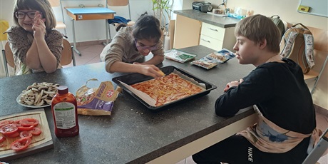 Powiększ grafikę: dzien-pizzy-w-klasie4b-422145.jpg