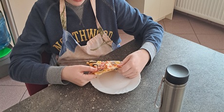 Powiększ grafikę: dzien-pizzy-w-klasie4b-422150.jpg