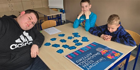 NIEBIESKIE IGRZYSKA W BIBLIOTECE