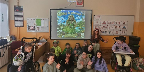 RADOSNE POWITANIE WIOSNY W KLASACH 1-3