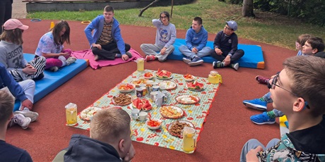 TRZYMAJ FORMĘ - PIKNIK W OGRODZIE SZKOLNYM